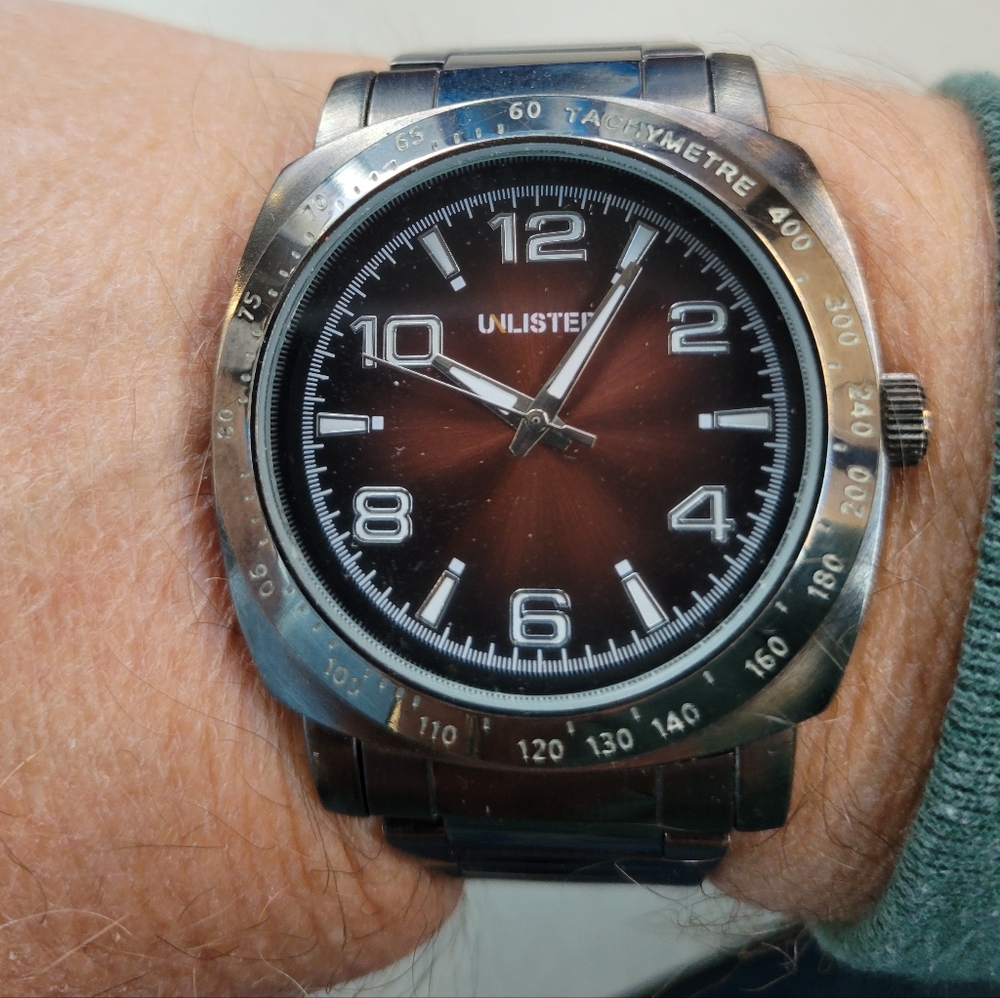 Men's UNLISTED wrist watch great size and color